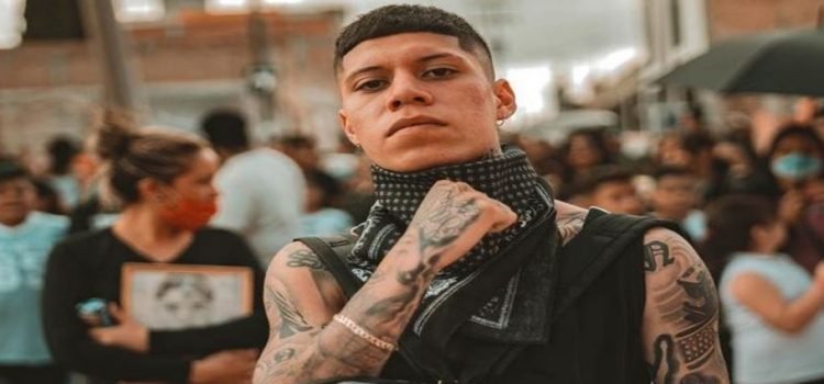 Santa Fe Klan es detenido por fumar en la calle