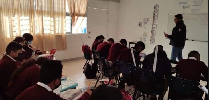 Orientan a estudiantes sobre cómo prevenir el acoso digital