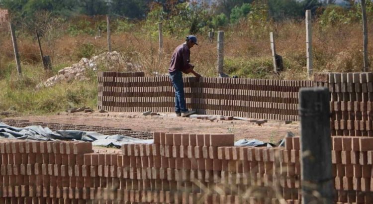 Tecnifican al sector ladrillero en el Estado
