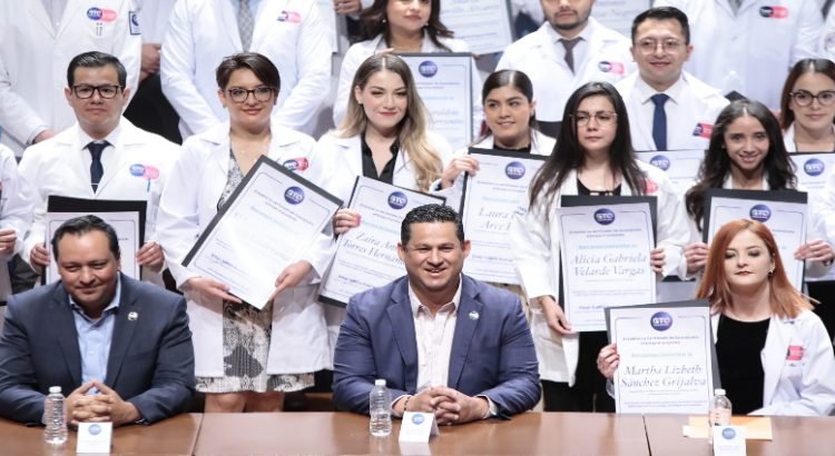 54 médicos terminaron su especialidad en los hospitales escuela del Instituto de Salud Pública