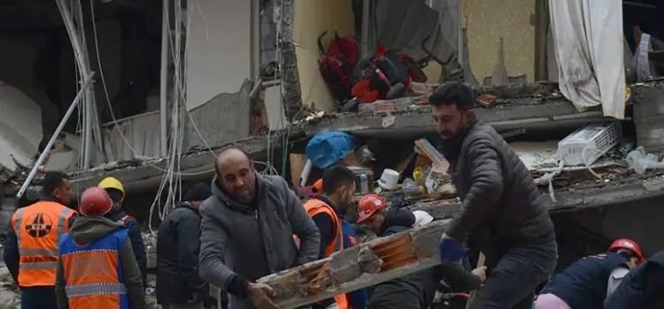 Sacude terremoto a Turquía y Siria