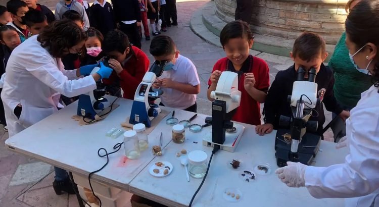 Imparten talleres de divulgación científica para combatir adicciones
