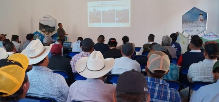 Se capacitan productores agaveros en sustentabilidad