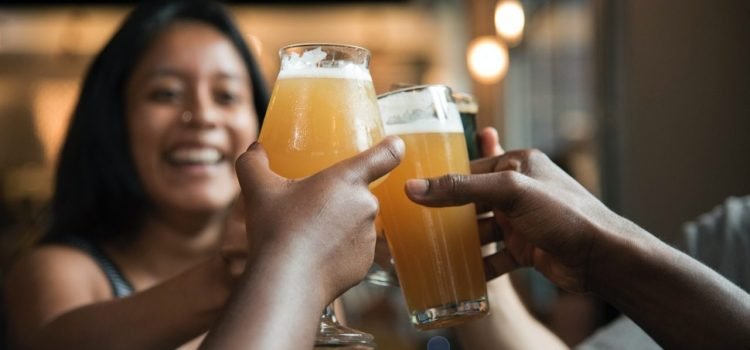 Mujeres protagonizan pelea en bar