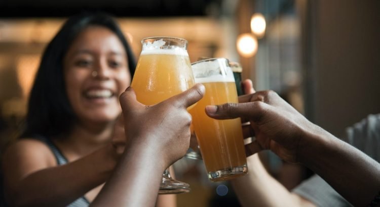 Mujeres protagonizan pelea en bar