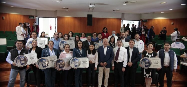Sistema de Salud entrega insignias Planet Youth a 15 instituciones Sistema de Salud entrega insignias Planet Youth a 15 instituciones