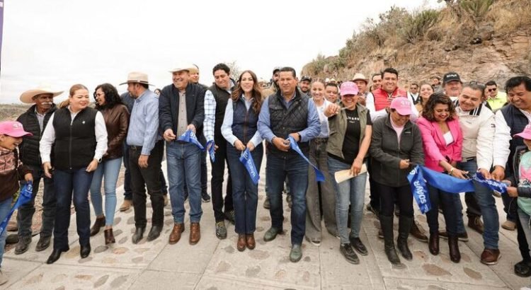 Entregan obras y apoyos en San Luis de la Paz