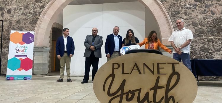 Entregan 11 insignias Planet Youth en la capital del estado