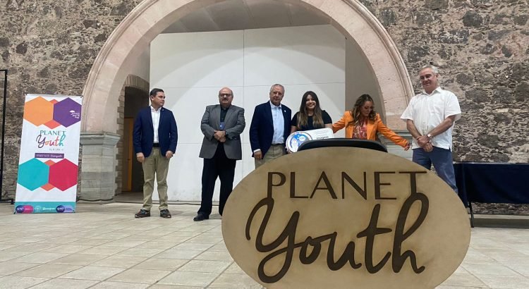 Entregan 11 insignias Planet Youth en la capital del estado