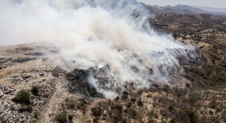 Autoridades emiten alerta por incendio en basurero municipal