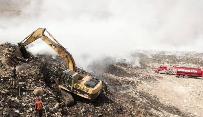 Controlan en un 80% el incendio en la capital
