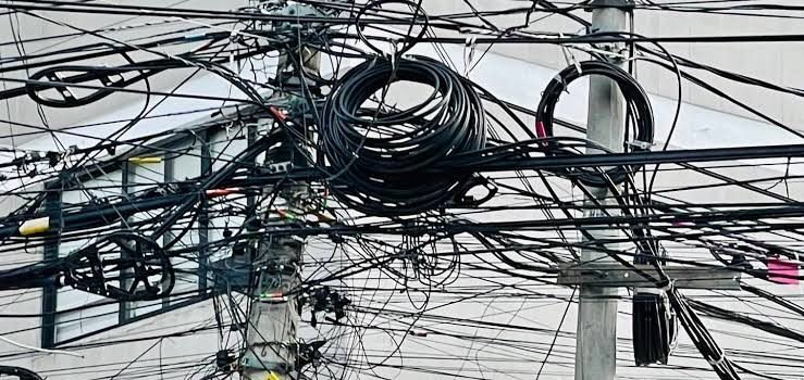 Retiran cableado obsoleto en Guanajuato capital