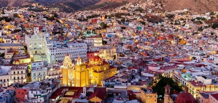 Piden autoridades municipales regular a guías turísticos de la capital