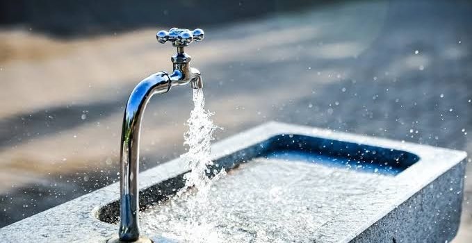 Aumenta consumo de agua en la capital