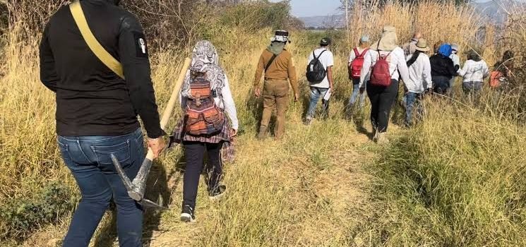 Colectivos buscan fosas clandestinas en cerros de la capital