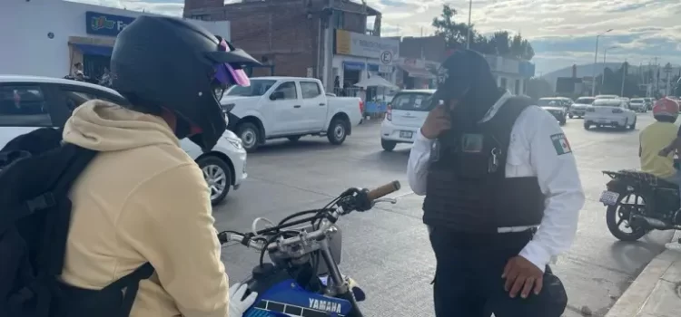 Refuerzan operativos a motociclistas en la capital
