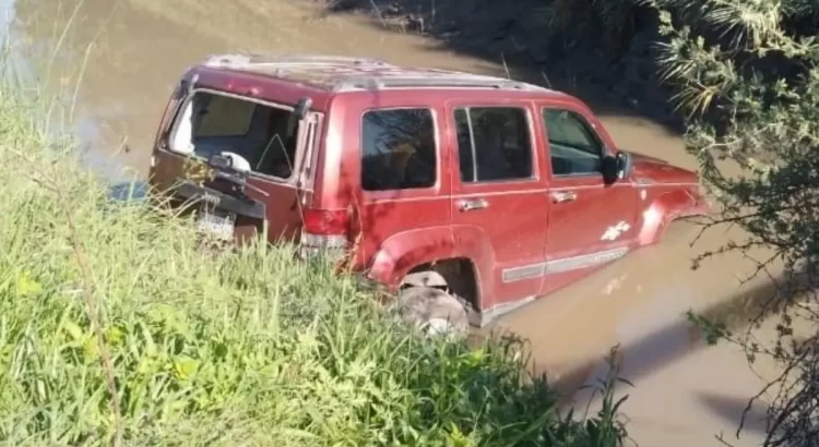 Localizan cinco cadáveres dentro de una camioneta en Guanajuato