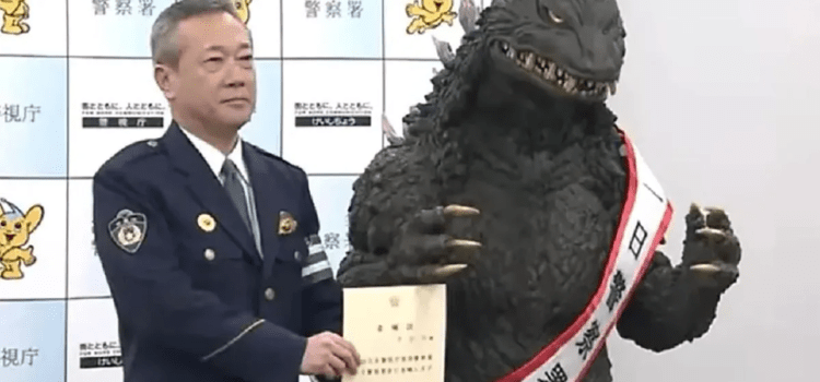 Nombran a Godzilla “Jefe de la policía por un día”