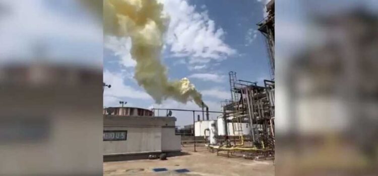 Reportan fuga de gas tóxico en Refinería de Pemex en Salamanca; mueren 3 trabajadores