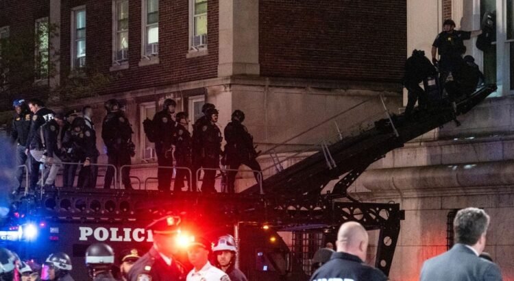 Tensión en campus: desalojo policial en Universidad de Columbia