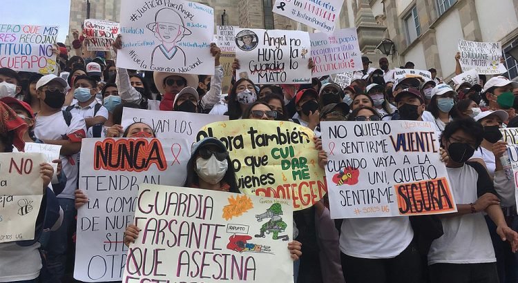 Estudiantes marchan en Guanajuato para exigir esclarecimiento de la muerte de Ángel Yael