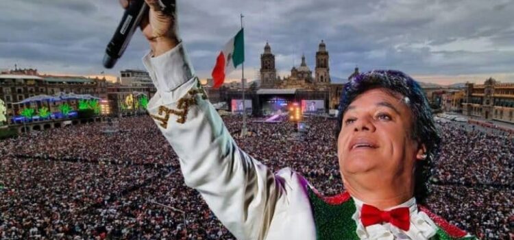 Juan Gabriel sigue conmoviendo a miles en el Zócalo capitalino a ocho años de su muerte