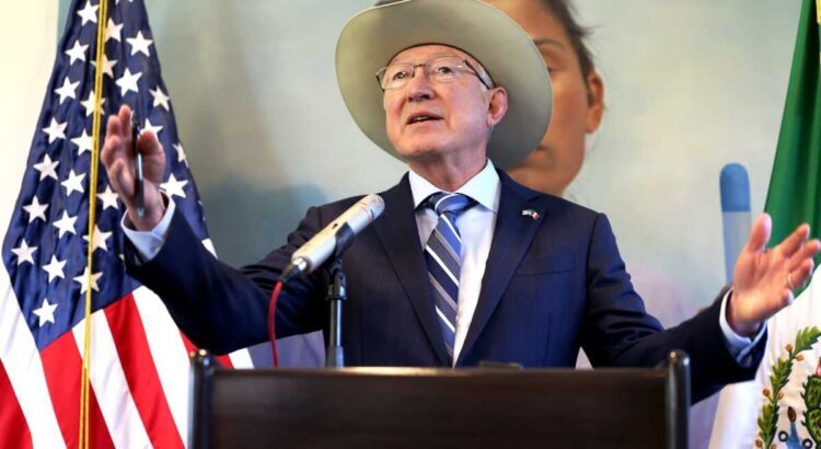 Ken Salazar critica la estrategia de seguridad de AMLO: “Abrazos, no balazos” ha fallado