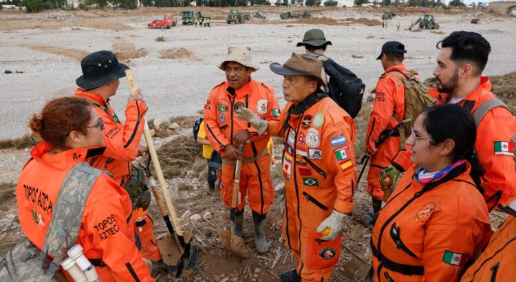 «Topos Azteca» participan en labores de rescate en España tras devastador temporal