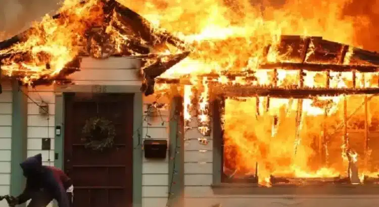 Destituyen a jefa de bomberos tras incendios en Los Angeles