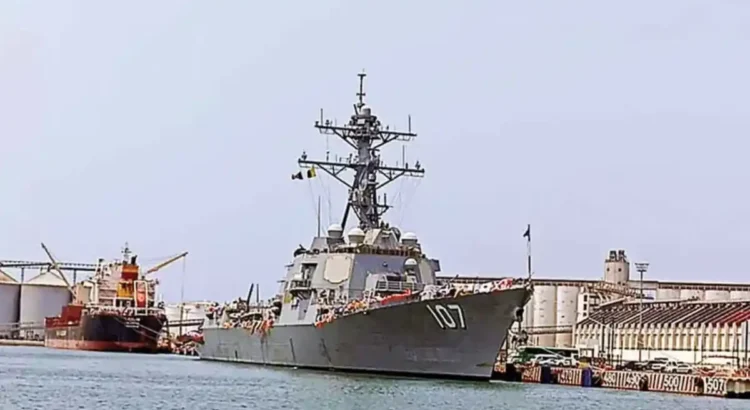 Atraca destructor estadounidense en el puerto de Veracruz