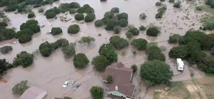 Familia de Guanajuato desaparece tras desbordamiento de río en Texas