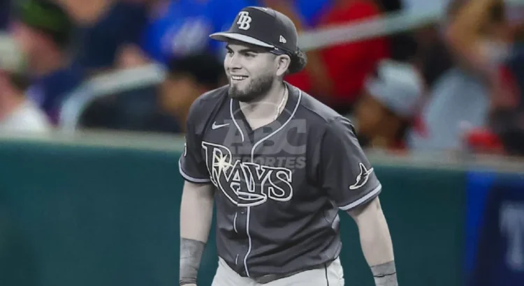 Mexicano Jonathan Aranda sale del juego Yanquis-Rays tras choque con jugador