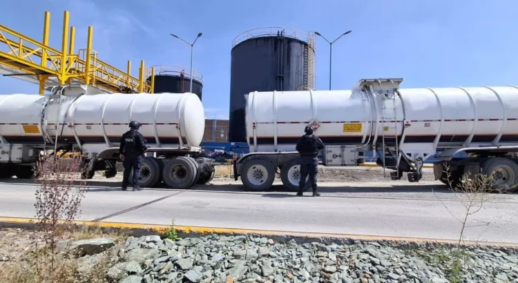 Aseguran en Guanajuato 1.6 millones de litros de huachicol