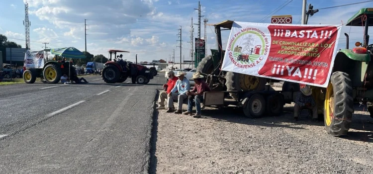 Continúan bloqueos de campesinos en 14 tramos carreteros de Guanajuato Continúan bloqueos de campesinos en 14 tramos carreteros de Guanajuato