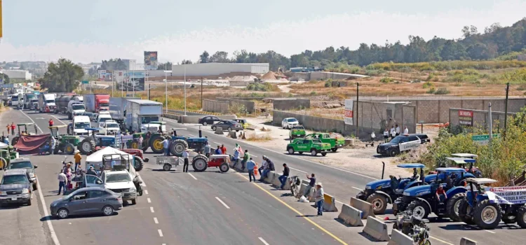 FGR cita a 12 productores de Guanajuato por bloqueos carreteros