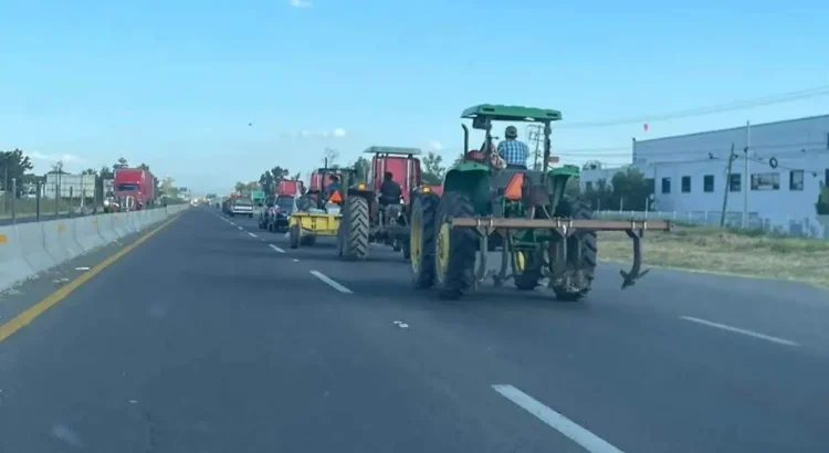 Levantan el último bloqueo carretero de productores agrícolas en Guanajuato Levantan el último bloqueo carretero de productores agrícolas en Guanajuato