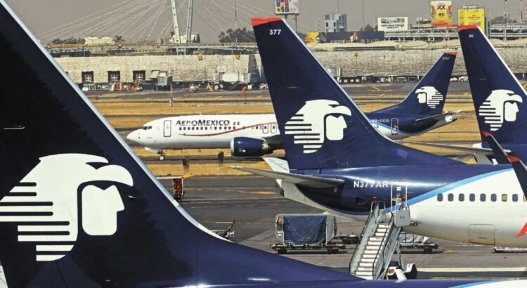 Aeroméxico festeja su regreso a la Bolsa de Nueva York con el tradicional “campanazo”