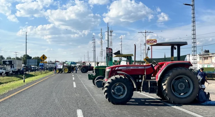 Agricultores advierten nuevos bloqueos en Guanajuato si legisladores no cumplen acuerdos sobre Ley de Aguas Agricultores advierten nuevos bloqueos en Guanajuato si legisladores no cumplen acuerdos sobre Ley de Aguas