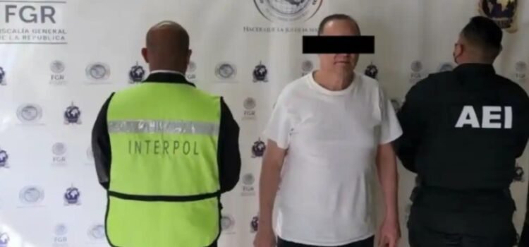 Detienen al exgobernador de Chihuahua