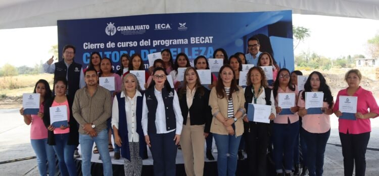 Guanajuato entrega más de mil 600 becas a mujeres para capacitación y empleo