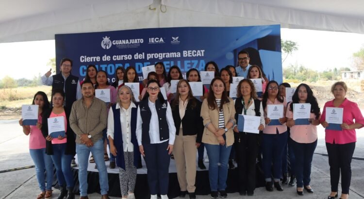 Guanajuato entrega más de mil 600 becas a mujeres para capacitación y empleo