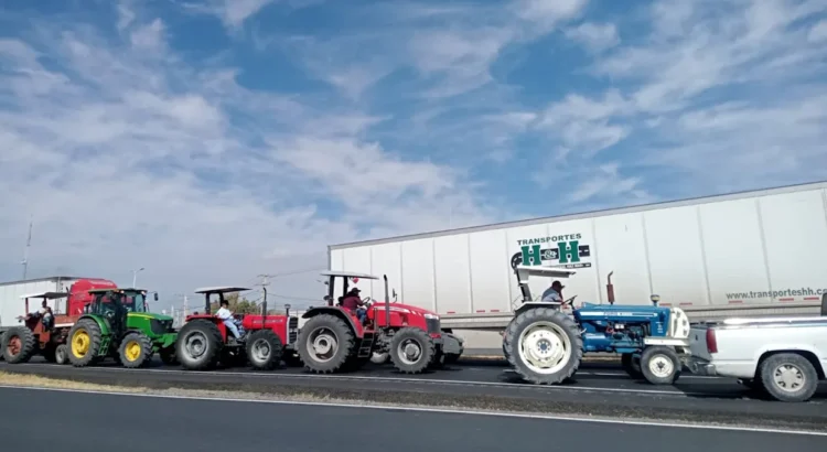 Ya son 7 los bloqueos de carreteras en Guanajuato por parte de agricultores Ya son 7 los bloqueos de carreteras en Guanajuato por parte de agricultores